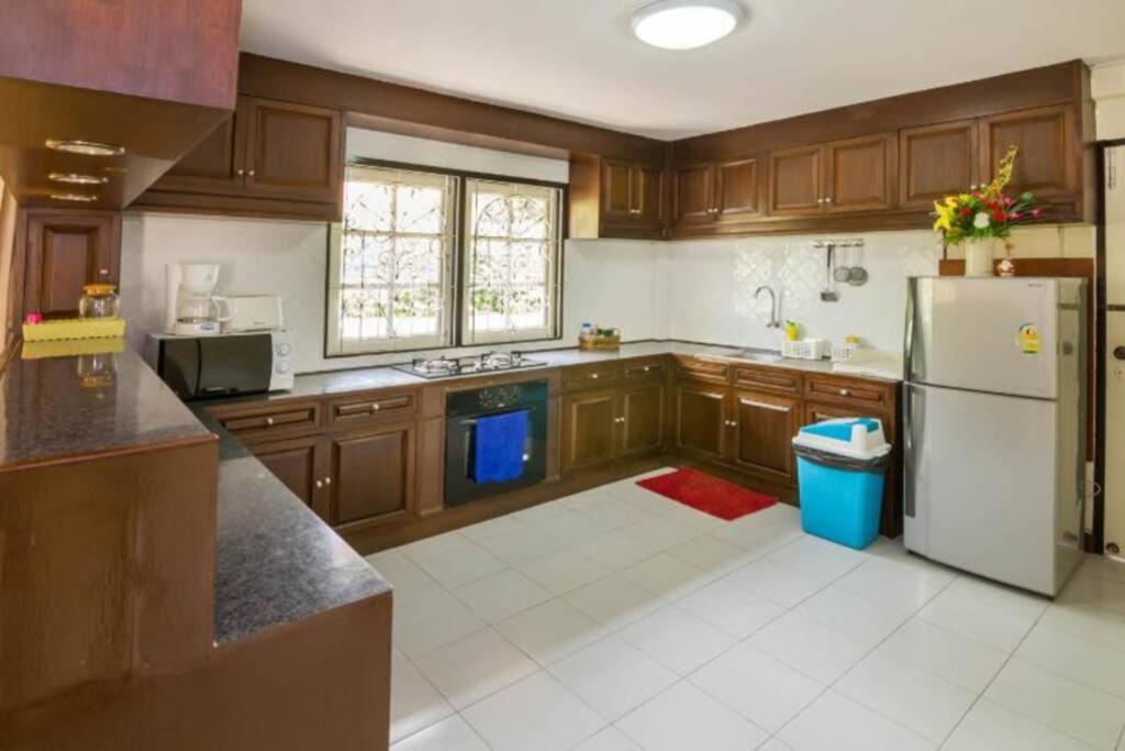 Villa Rose With Private Pool And Jacuzzi 100M To Beach Pattaya Exterior foto